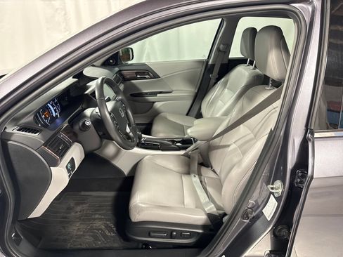 Used 2016 Honda Accord Touring image 3