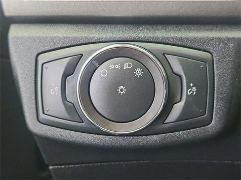 Used 2018 Ford Fusion SE w/ Fusion SE Technology Package image 31