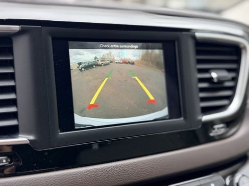 Used 2018 Chrysler Pacifica Touring Plus image 13