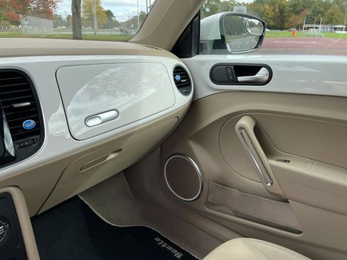Used 2013 Volkswagen Beetle TDI image 22