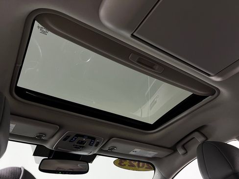 Certified 2023 Toyota Sienna Limited image 28