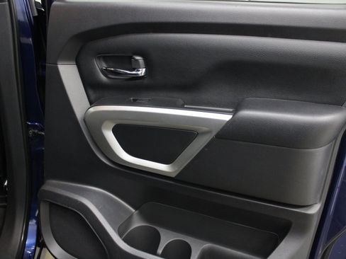 Used 2022 Nissan Titan SV image 21