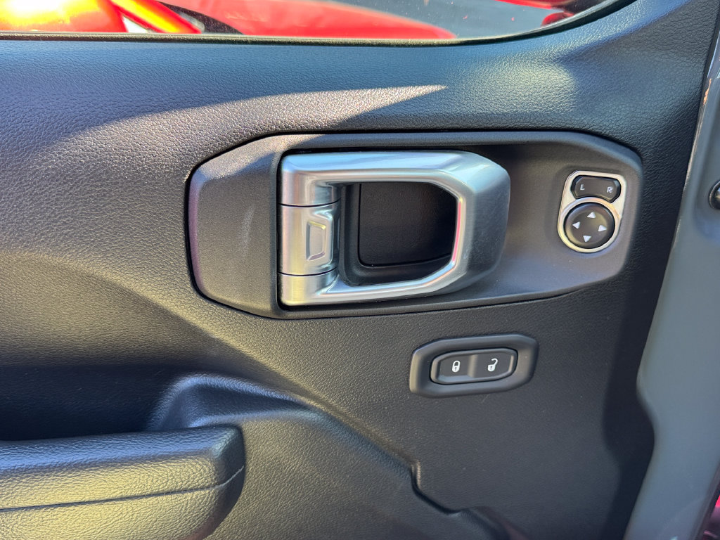 Used 2024 Jeep Wrangler Unlimited AWD/4WD image 24