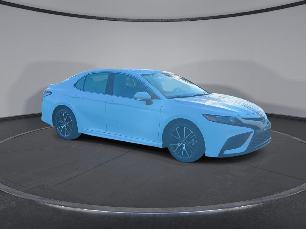 Used 2023 Toyota Camry SE FWD image 2