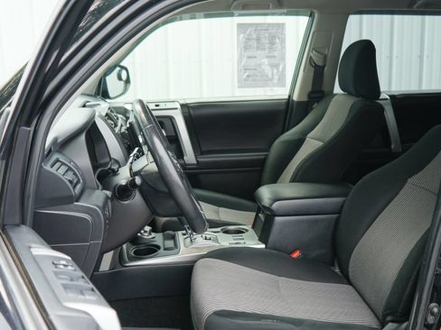 Used 2018 Toyota 4Runner SR5 AWD/4WD image 13