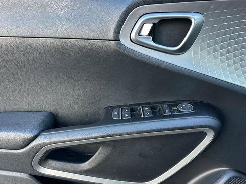 Certified 2024 Kia Soul LX image 11