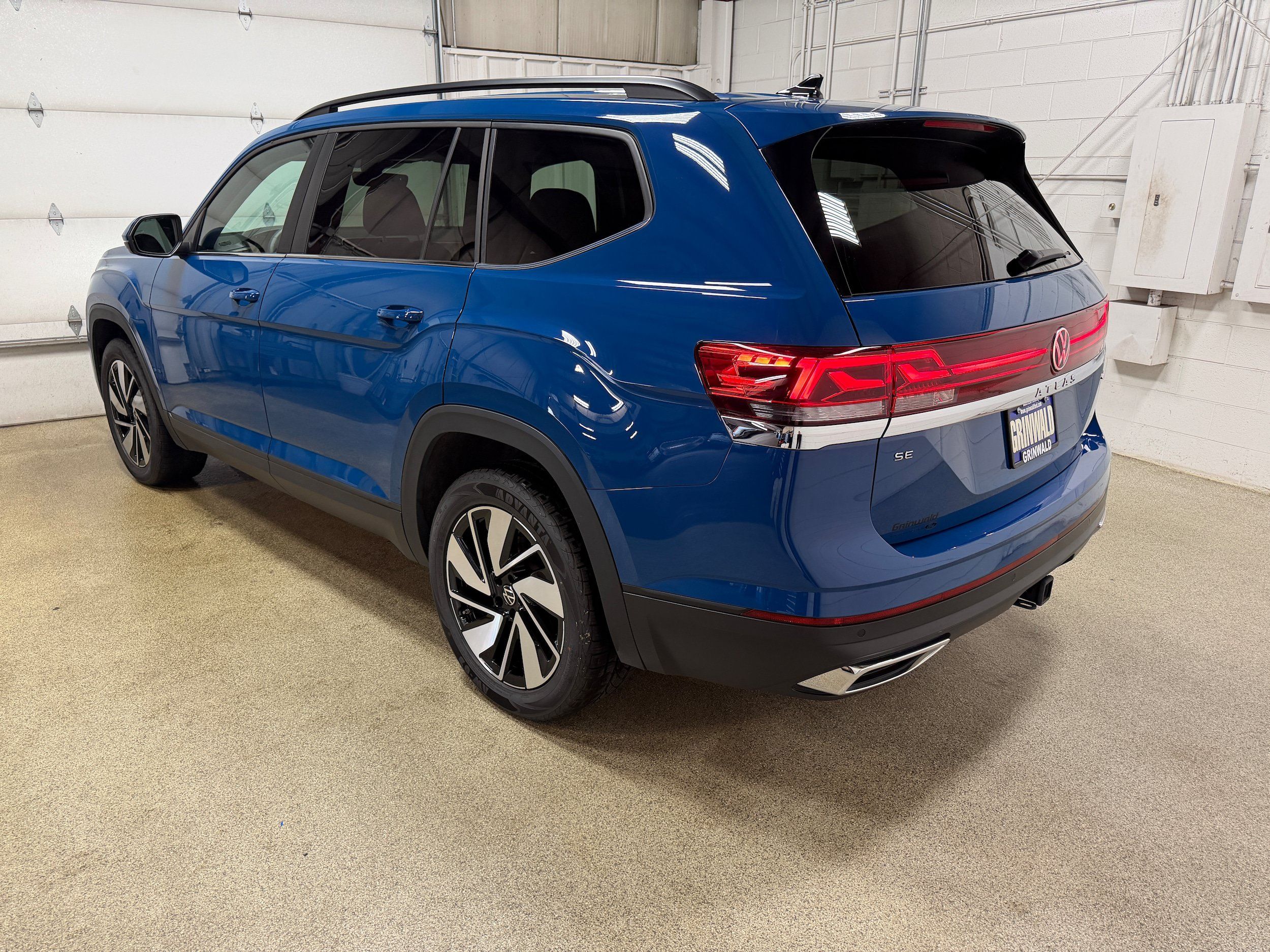 Used 2026 Volkswagen Atlas SE AWD/4WD image 8