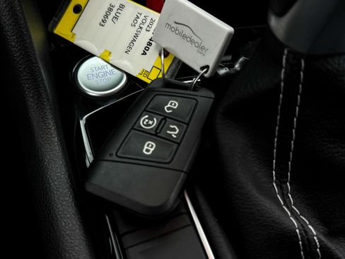 Used 2023 Volkswagen Taos SE image 32