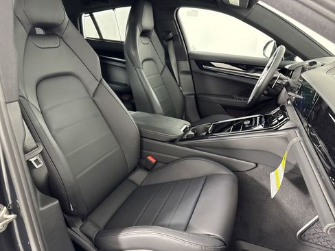 Used 2025 Porsche Panamera 4 image 30
