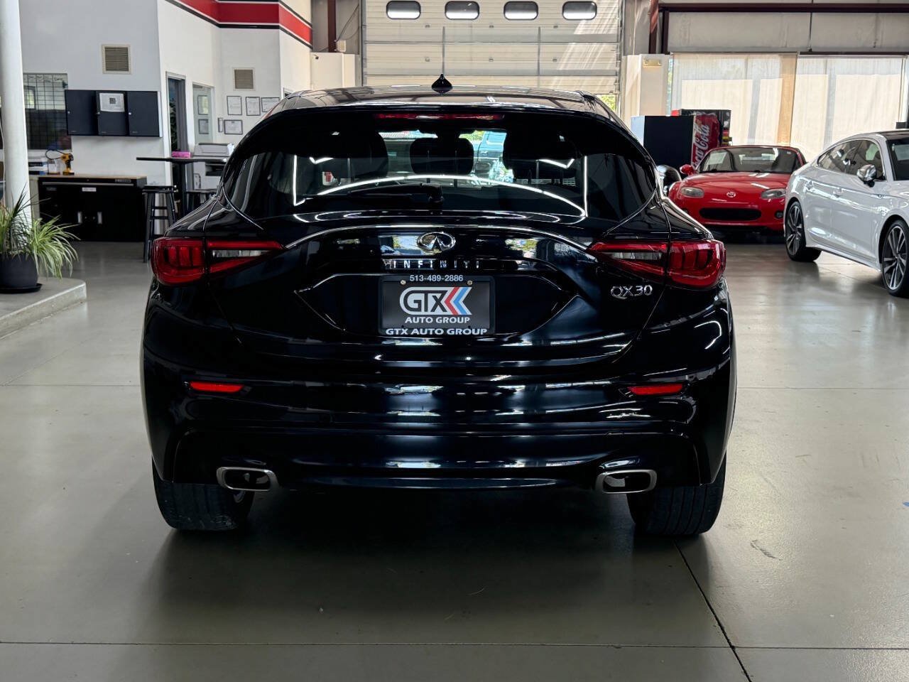 Used 2018 INFINITI QX30 FWD image 3
