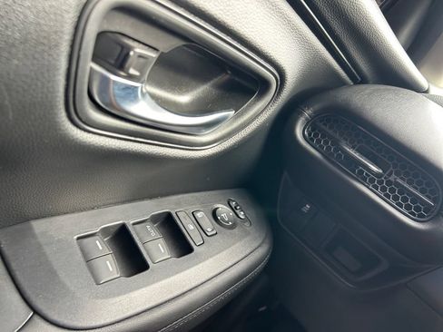 Certified 2025 Honda HR-V LX image 28