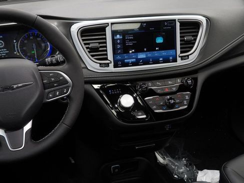 New 2026 Chrysler Pacifica Select image 21