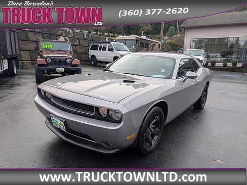 Used 2013 Dodge Challenger SXT image 7