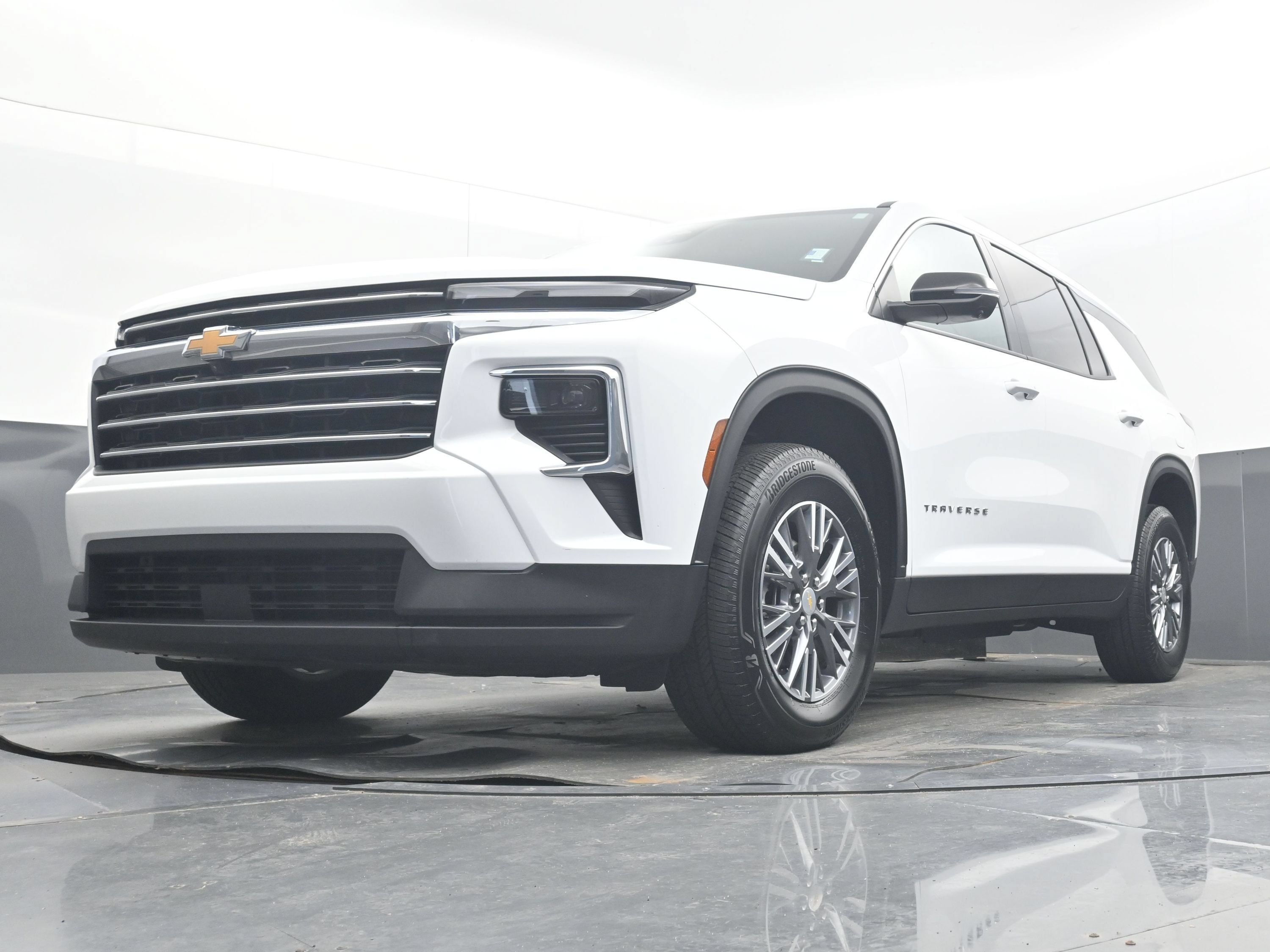 Certified 2026 Chevrolet Traverse LT w/ Driver Confidence Package FWD image 26