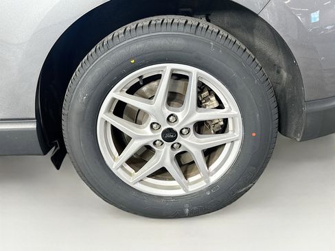 Used 2024 Ford Edge SEL image 11