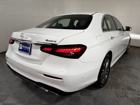 Used 2022 Mercedes-Benz E 350 4MATIC Sedan image 5