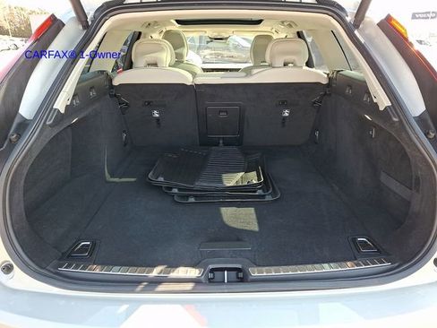 Used 2022 Volvo V90 B6 Cross Country w/ Advanced Package image 28
