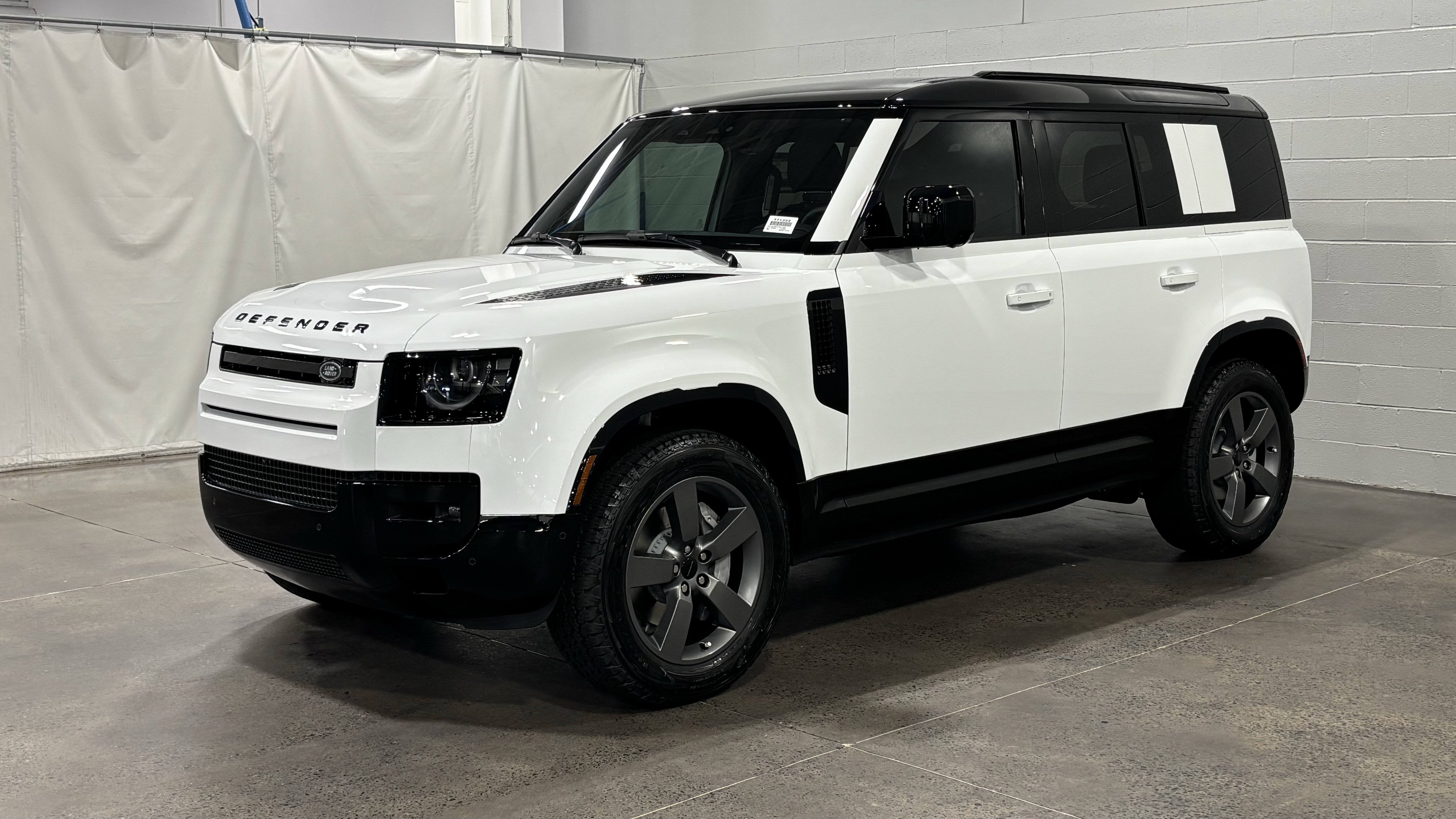 New 2026 Land Rover Defender 110 X-Dynamic SE AWD/4WD image 1