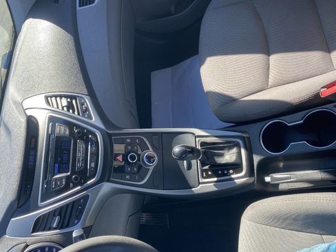 Used 2016 Hyundai Elantra SE image 11