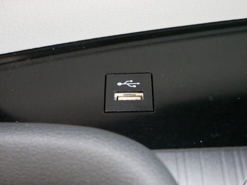 Used 2025 Toyota Sienna LE image 21