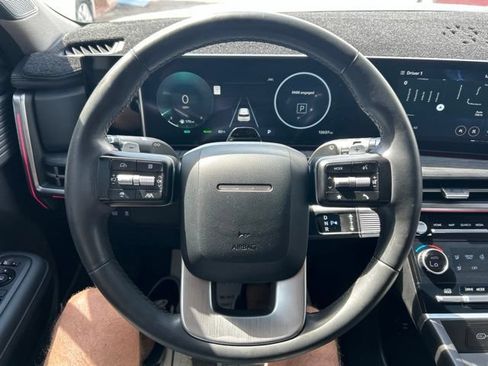 Used 2025 Hyundai Santa Fe Limited FWD image 21