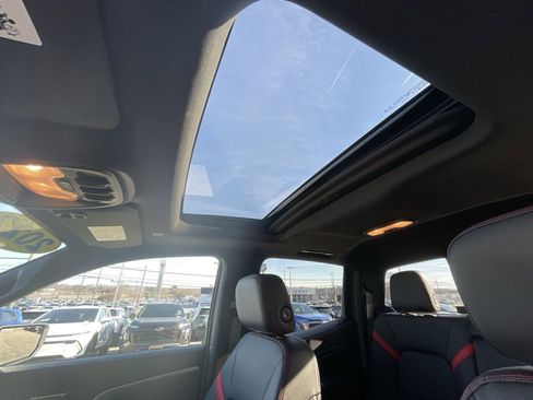 Used 2023 Chevrolet Colorado Z71 w/ Z71 Convenience Package 2 image 18