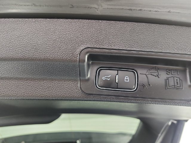 Used 2022 Ford Explorer Limited w/ Limited Technology Package AWD/4WD image 36