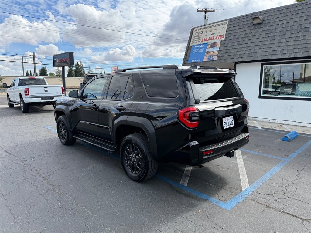 Used 2025 Toyota 4Runner SR5 AWD/4WD image 7