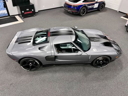 Used 2006 Ford GT RWD image 8