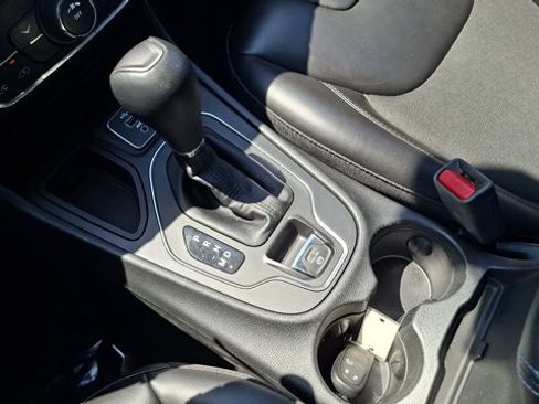 Used 2021 Jeep Cherokee Latitude Plus w/ Sun & Sound Group FWD image 16