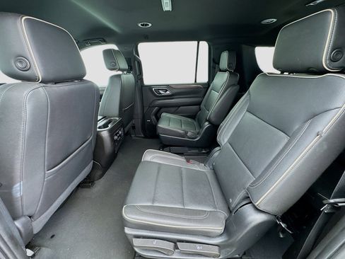 Used 2023 Chevrolet Suburban Premier image 15