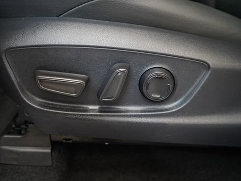 Used 2025 Toyota Tacoma Limited AWD/4WD image 13