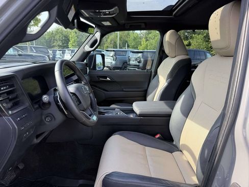 Used 2024 Lexus GX 550 AWD/4WD image 13