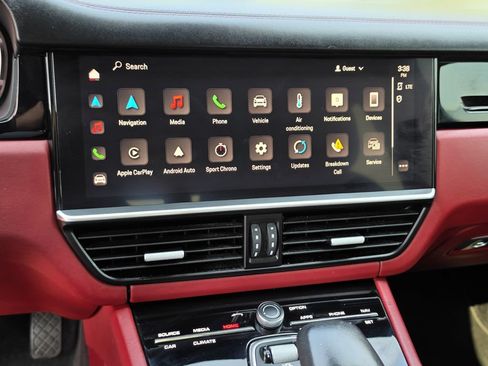 Certified 2023 Porsche Cayenne Coupe AWD/4WD image 33