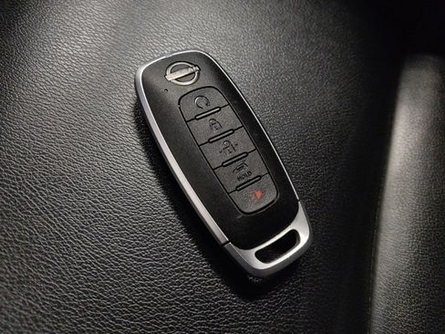 Used 2023 Nissan Pathfinder SL image 32