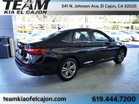 Used 2024 Volkswagen Jetta SE image 8