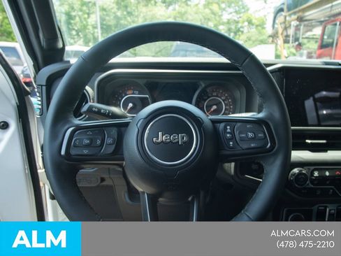 Used 2025 Jeep Wrangler Unlimited Rubicon w/ Convenience Group AWD/4WD image 11