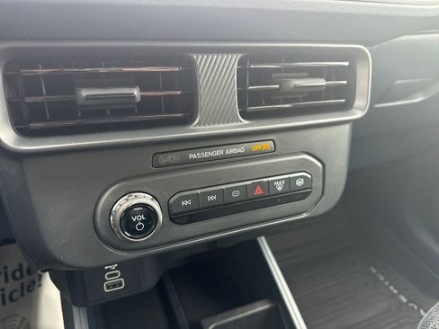 Used 2025 Ford Maverick XL image 30