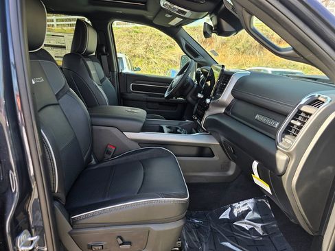 New 2026 RAM 2500 Laramie AWD/4WD image 27