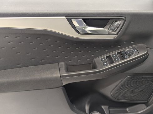 Used 2020 Ford Escape SE image 10