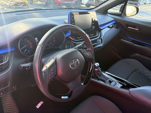 Used 2021 Toyota C-HR XLE FWD image 9