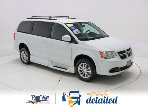 Used 2014 Dodge Grand Caravan SXT w/ Rear Park Assist Package image 2