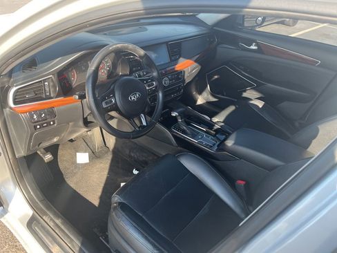 Used 2017 Kia Cadenza Premium w/ Luxury Package image 21