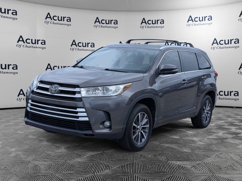 Used 2017 Toyota Highlander XLE FWD image 4