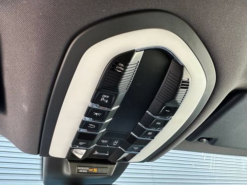 Certified 2020 Porsche Macan AWD/4WD image 28