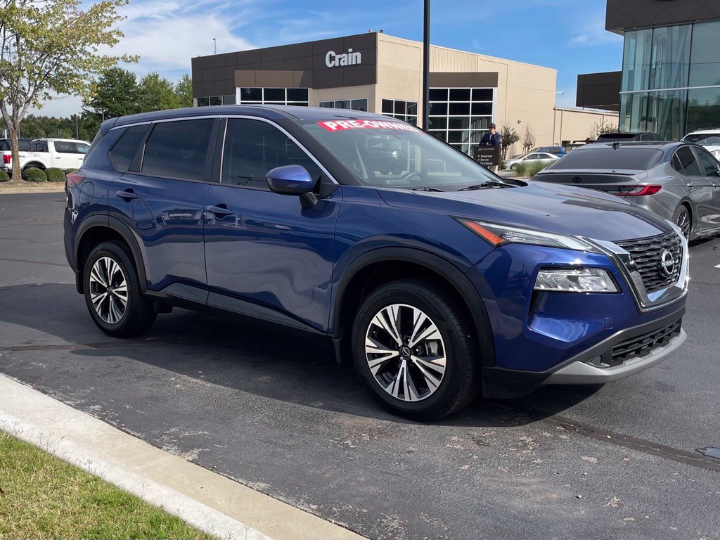 Used 2023 Nissan Rogue SV FWD image 2
