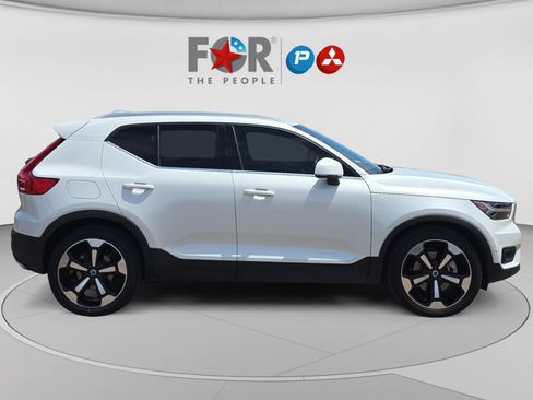 Used 2019 Volvo XC40 T4 Inscription FWD image 6