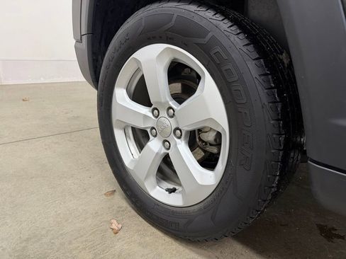 Used 2020 Jeep Compass Latitude w/ Cold Weather Group image 11