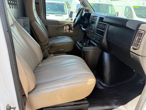 Used 2020 Chevrolet Express 3500 w/ Driver Convenience Package RWD image 18
