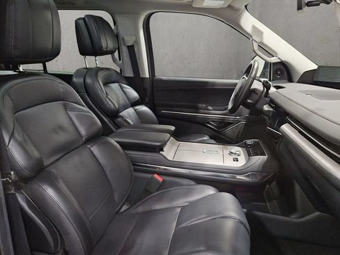 Used 2025 Lincoln Navigator L Reserve AWD/4WD image 24